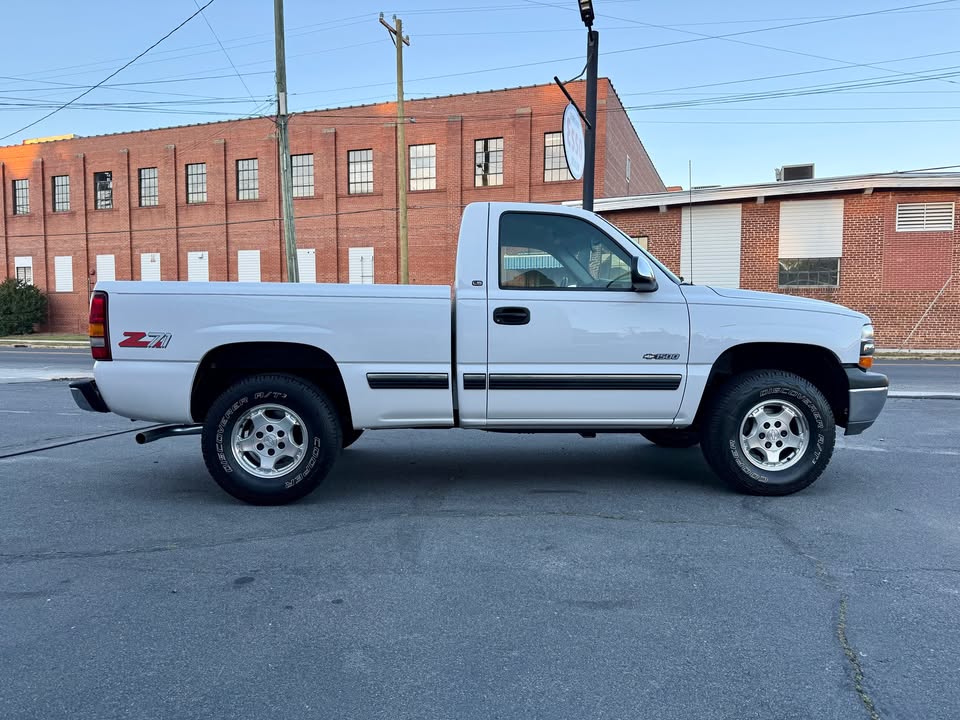 1999 Chevrolet Silverado 1500 Regular Cab Z71 Pickup 2D 6 1/2 ft