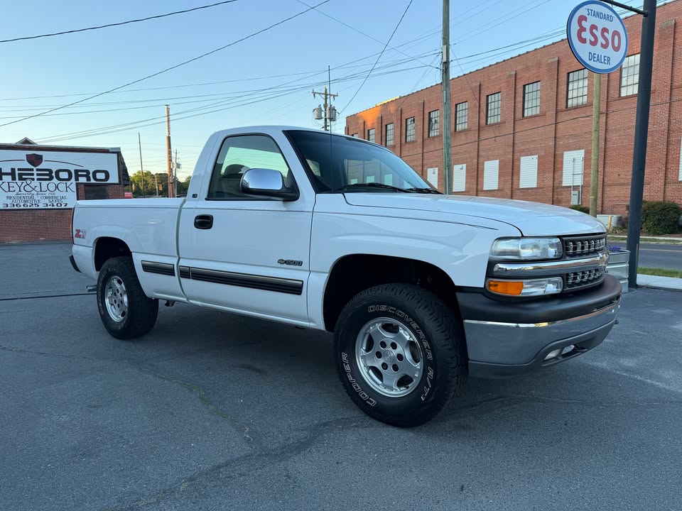 1999 Chevrolet Silverado 1500 Regular Cab Z71 Pickup 2D 6 1/2 ft